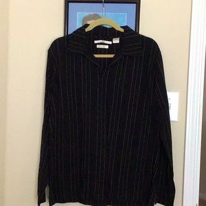 Black sporty long sleeves shirt in large.